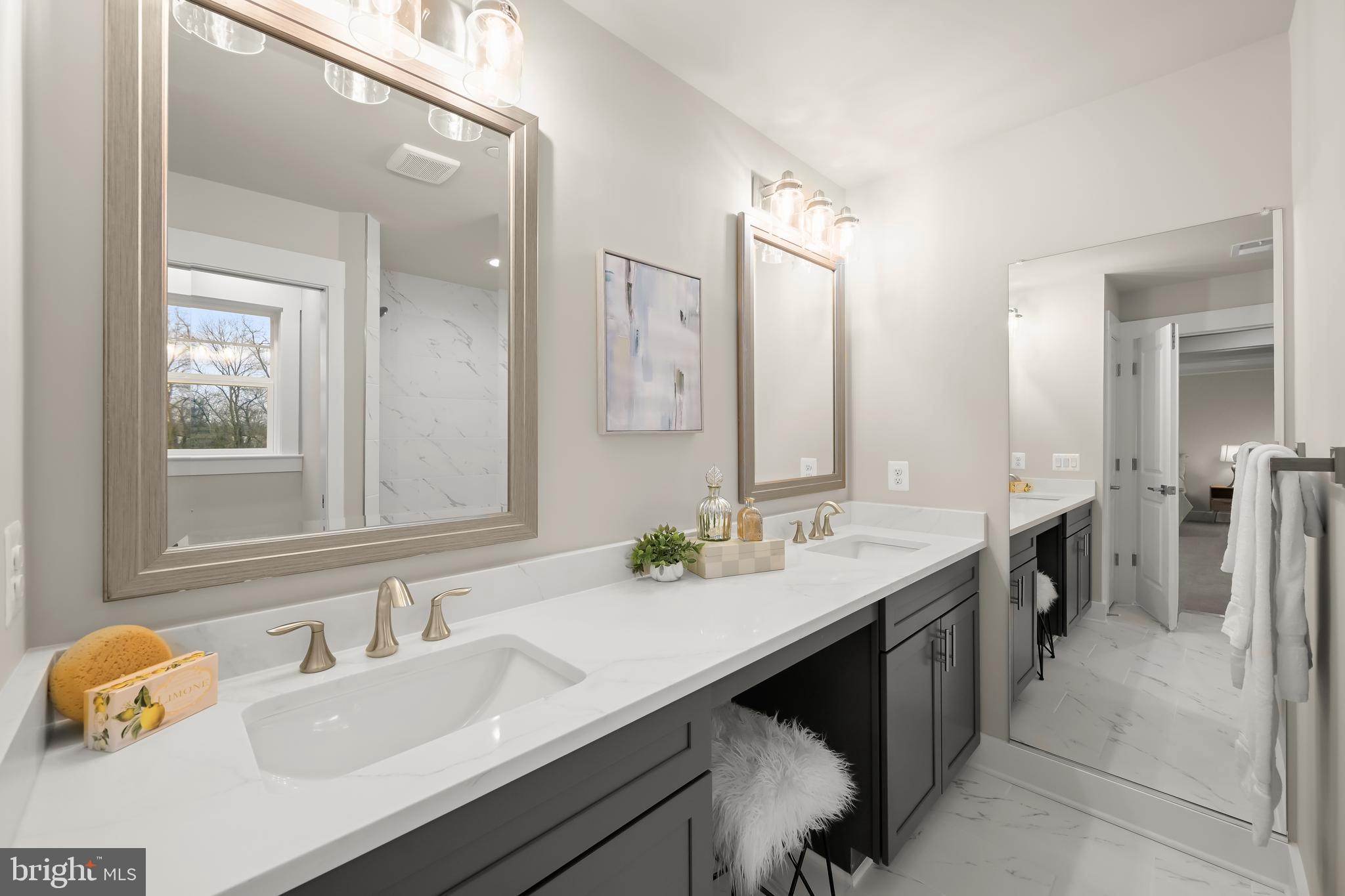 LIONS CROSSING - Residential
