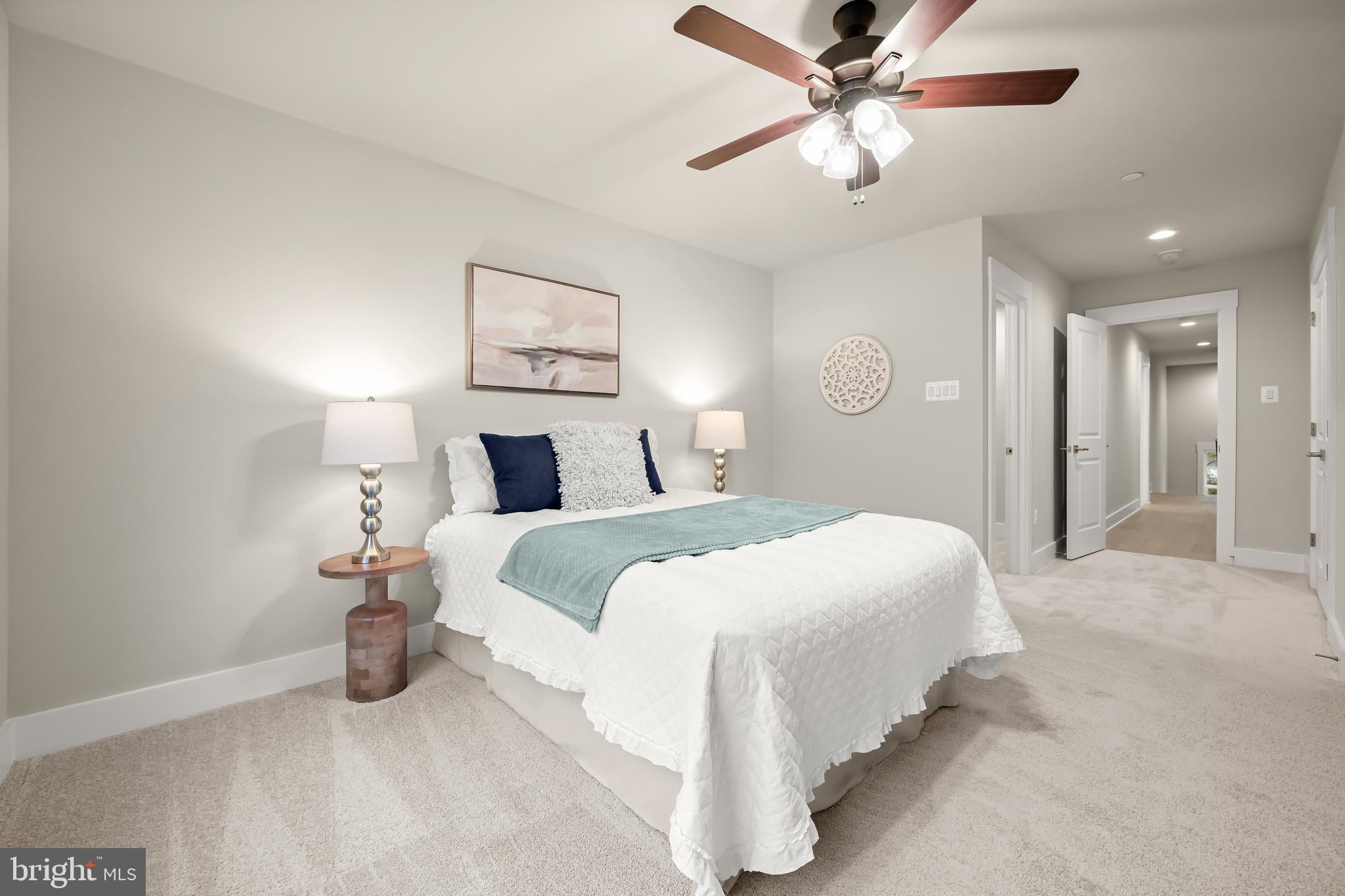 LIONS CROSSING - Residential