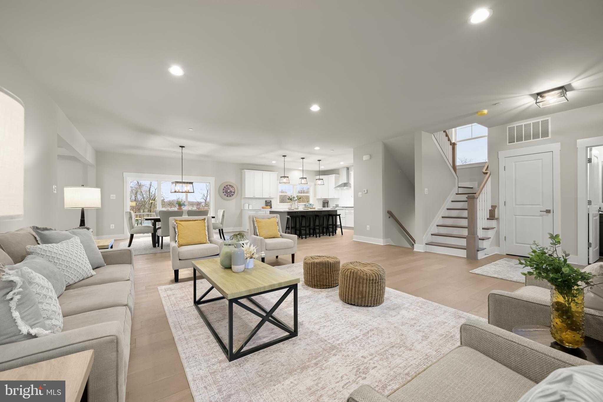 LIONS CROSSING - Residential