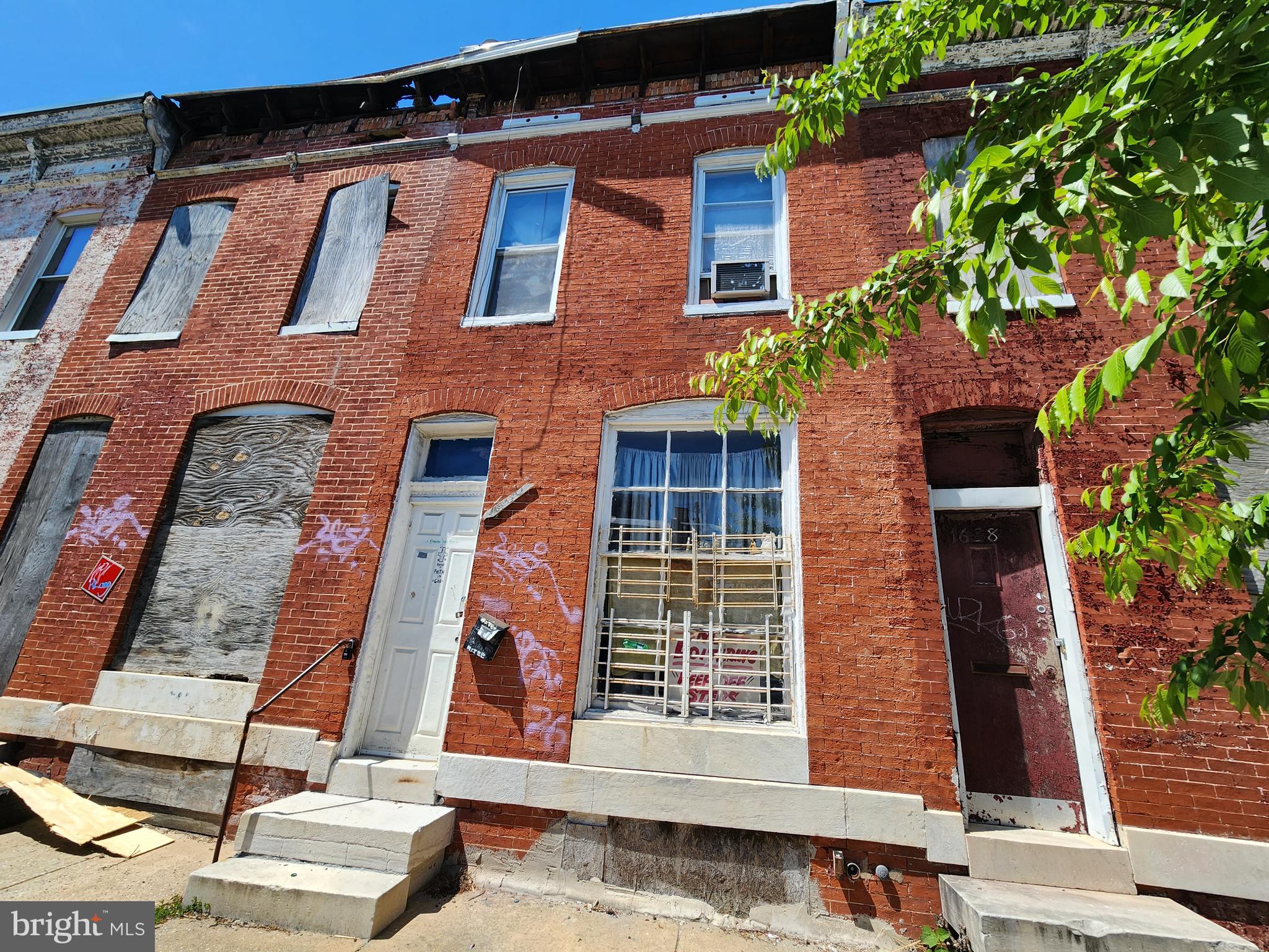 ONLINE AUCTION: This auction takes place on the Ashland Auction Group website bidding platform. Bidding begins 6/4/2026 @ 10:00 AM. Bidding ends 6/8/2026 @ 12:20 PM. The list price is the suggested opening bid. Deposit: $5,000.

This two-story townhouse is located in the Broadway East neighborhood of Baltimore City. Residents can enjoy the nearby attractions such as the Northeast Market, Johns Hopkins Hospital, and Clifton Park. The property is vacant. The area provides easy access to the major traffic artery, E North Ave, connecting to other parts of Baltimore.