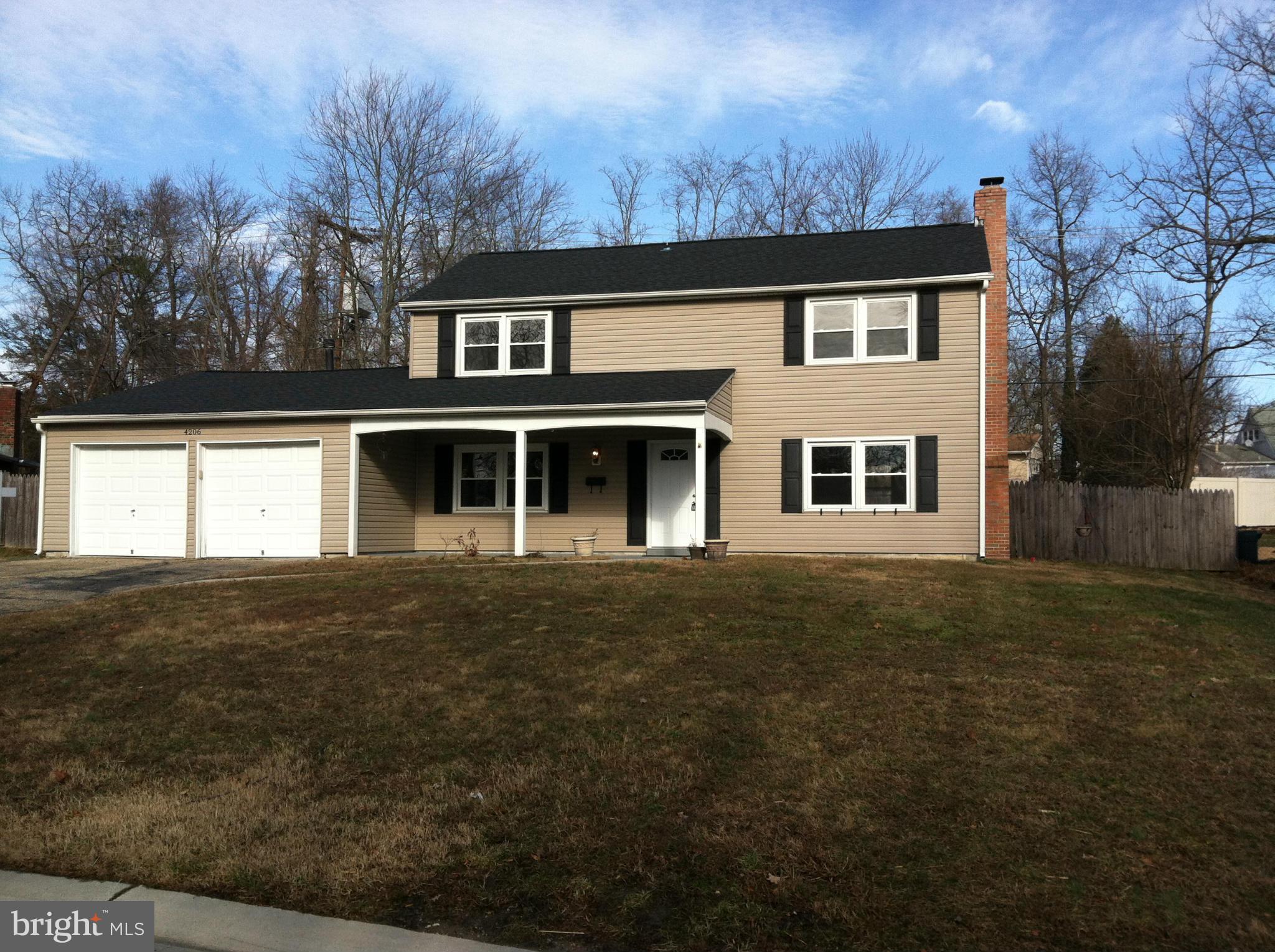 Move in ready 3BR, 2.5BA in convenient location.  New Carpet and fresh paint throughout.  Priced to sell.
