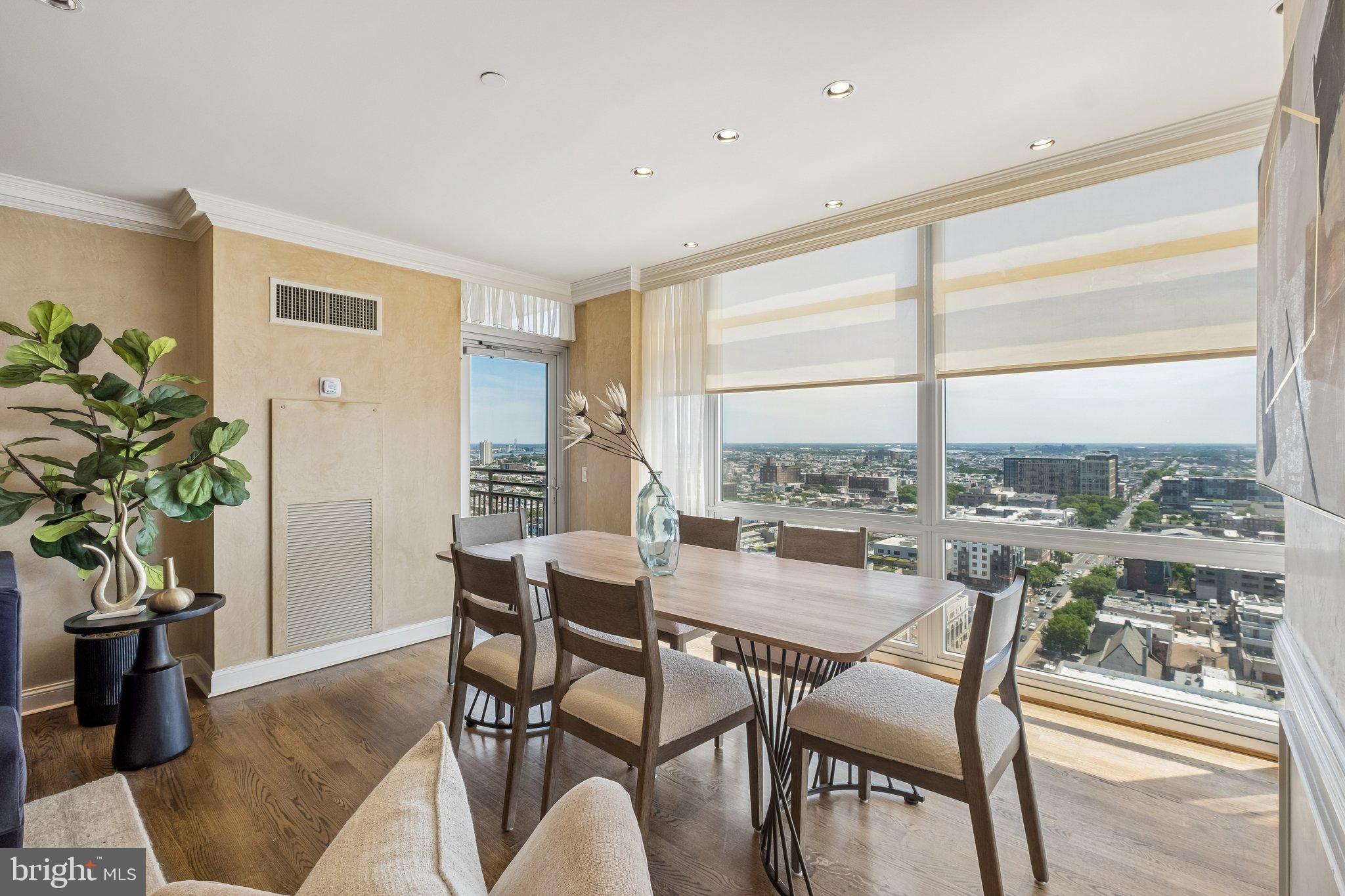 AVENUE OF THE ARTS - Residential