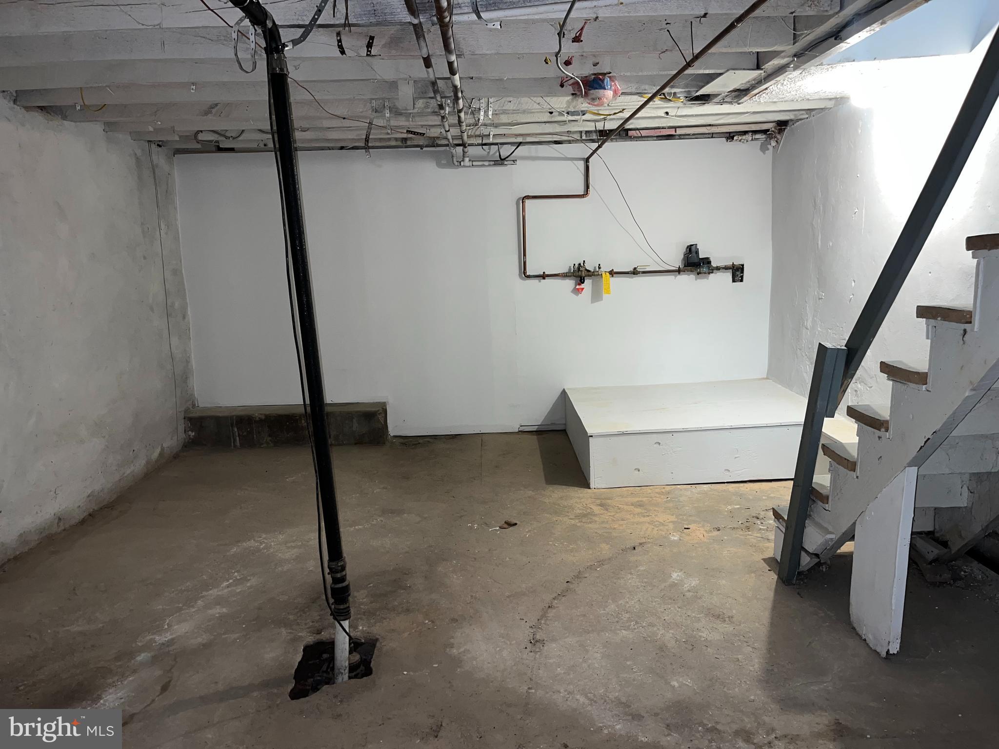 GERMANTOWN - Commercial Sale