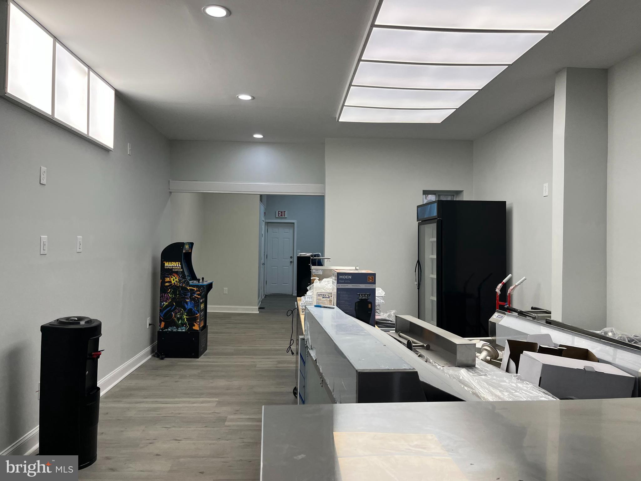 GERMANTOWN - Commercial Sale