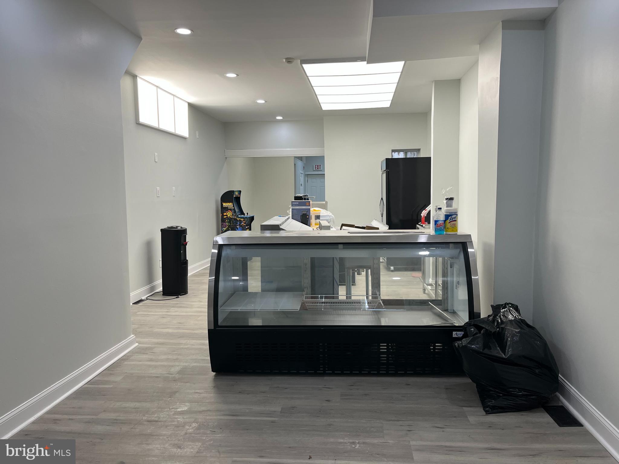GERMANTOWN - Commercial Sale