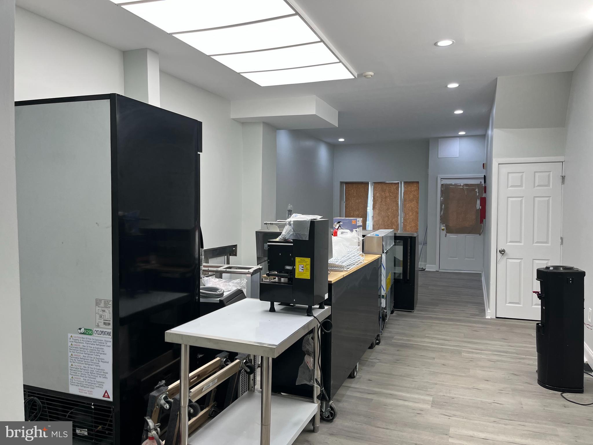 GERMANTOWN - Commercial Sale