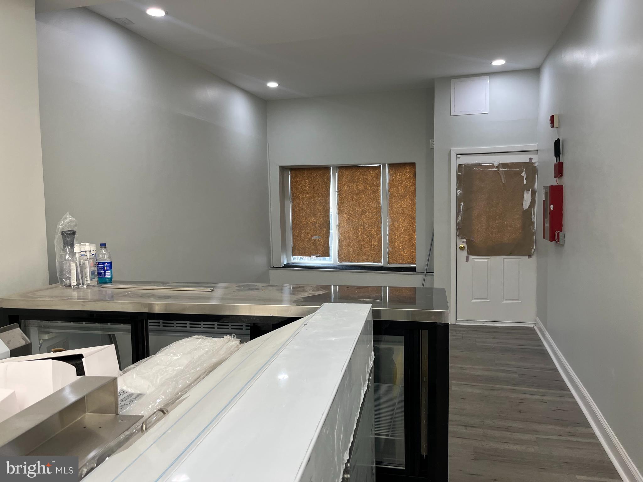 GERMANTOWN - Commercial Sale