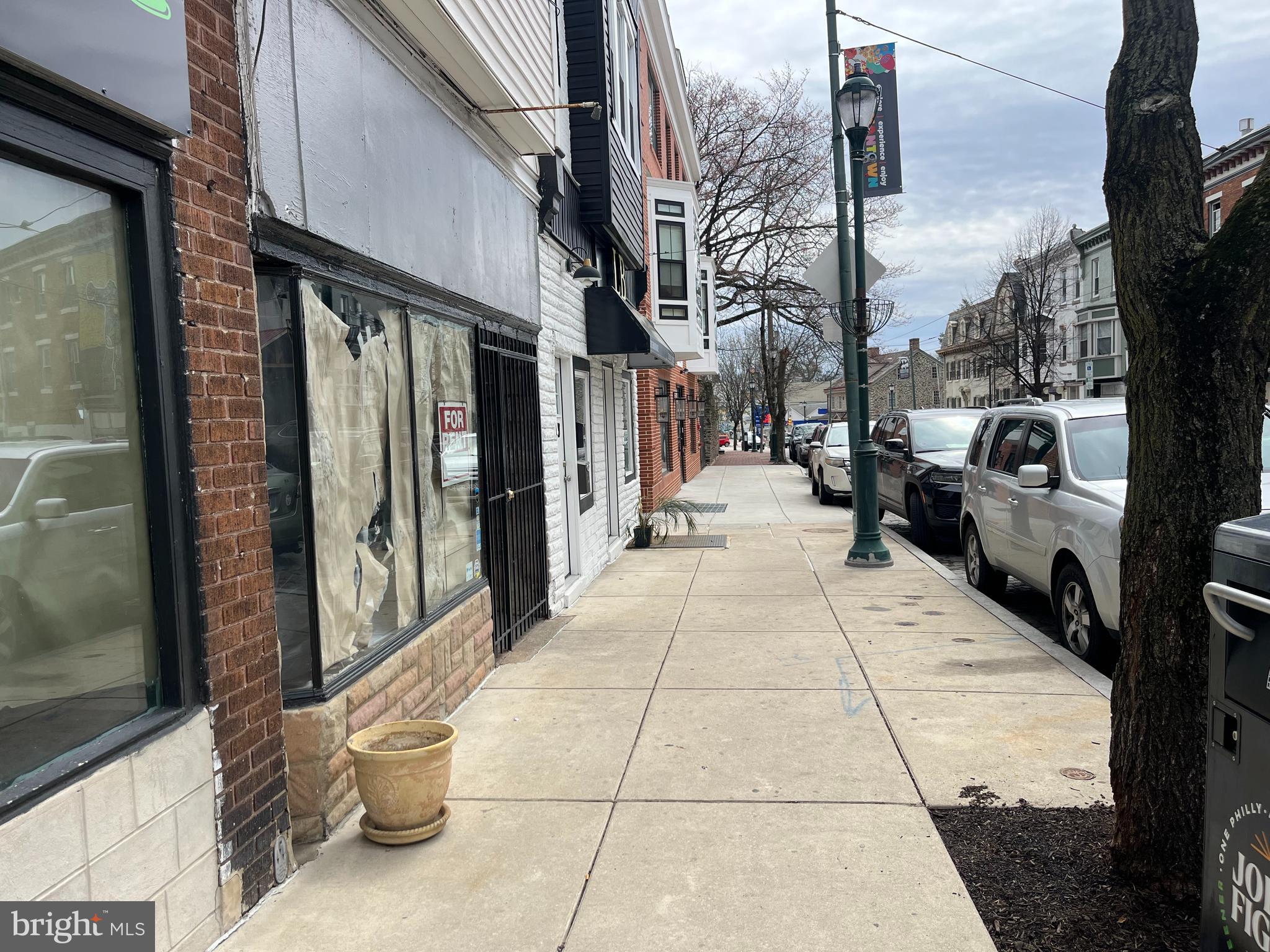 GERMANTOWN - Commercial Sale