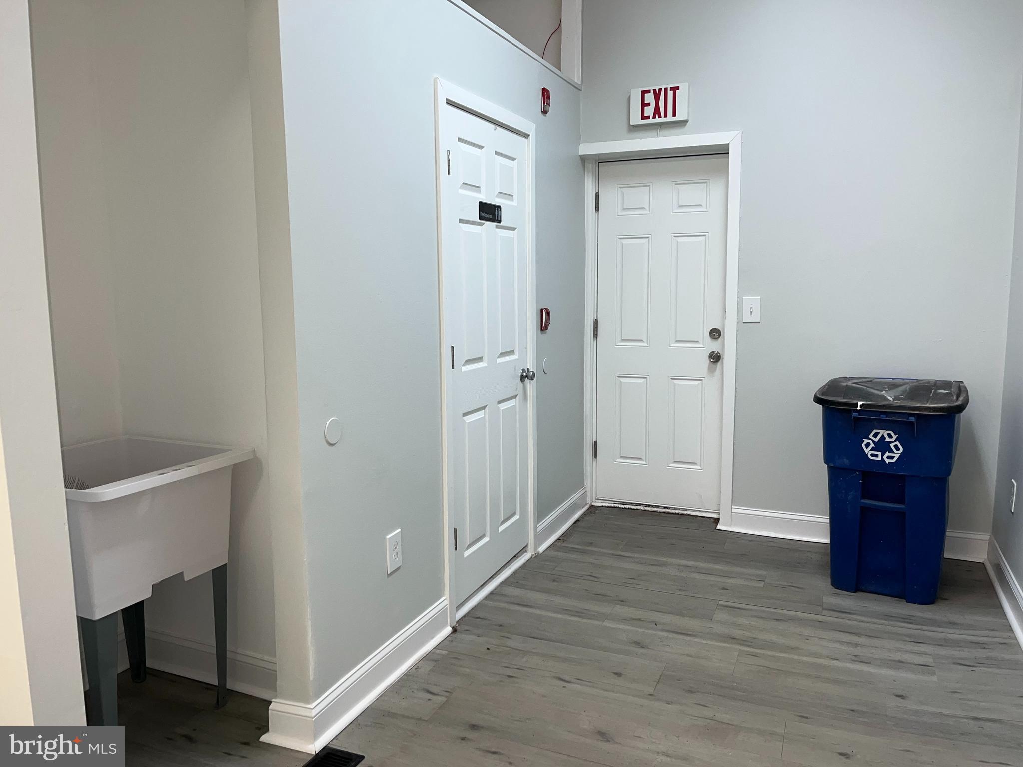 GERMANTOWN - Commercial Sale