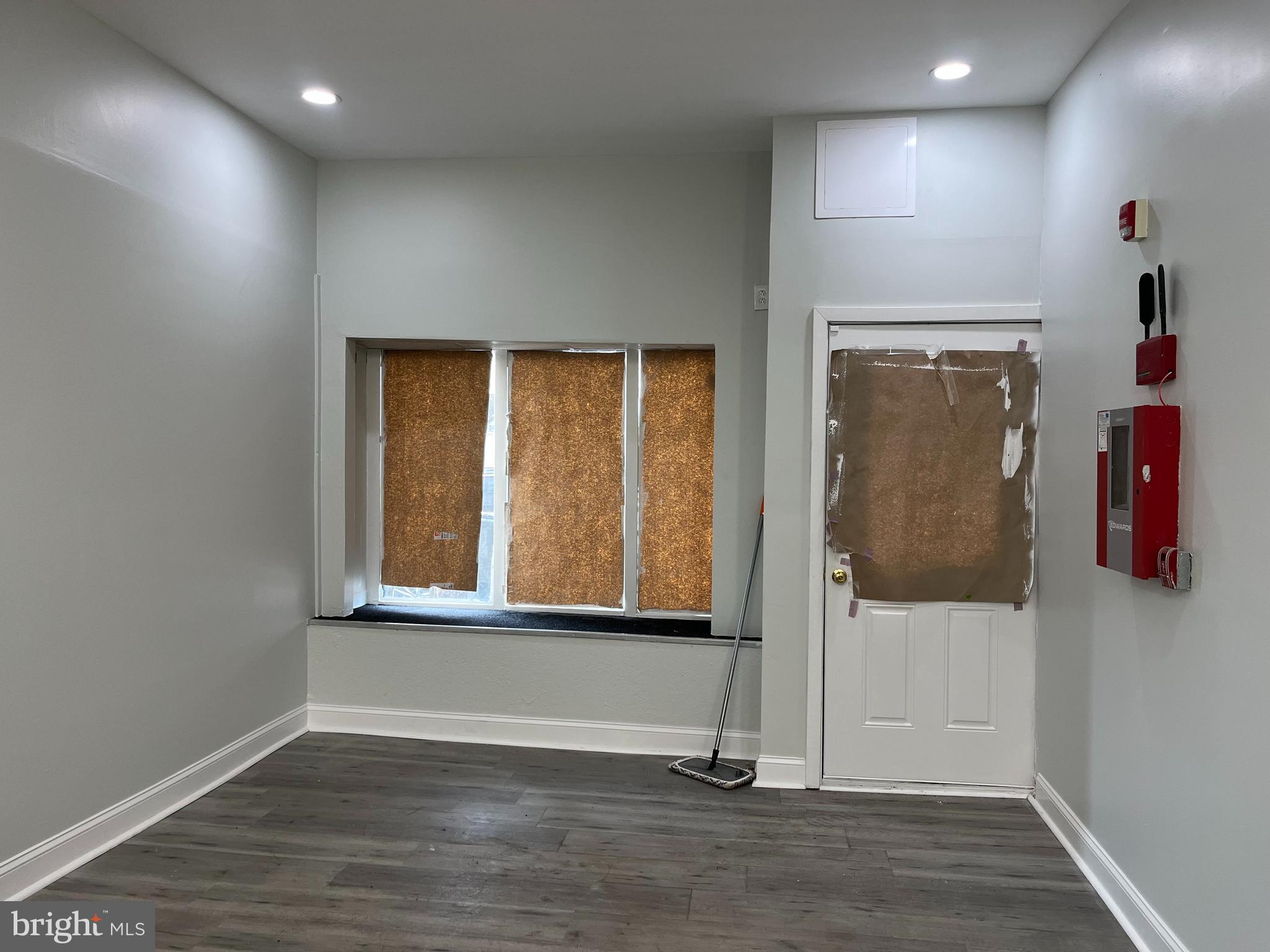 GERMANTOWN - Commercial Sale