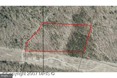 All wooded in private area with other nice homes. About 30 minutes south west of hospital, Wal-Mart. No HOA that allows you to do anything with your property. Older 3BR Perc expired. You could potentially renew it. Ideal to build a dream home and unlimited options. Last mile is a deeded dirt road. Listing agent has interest in the property