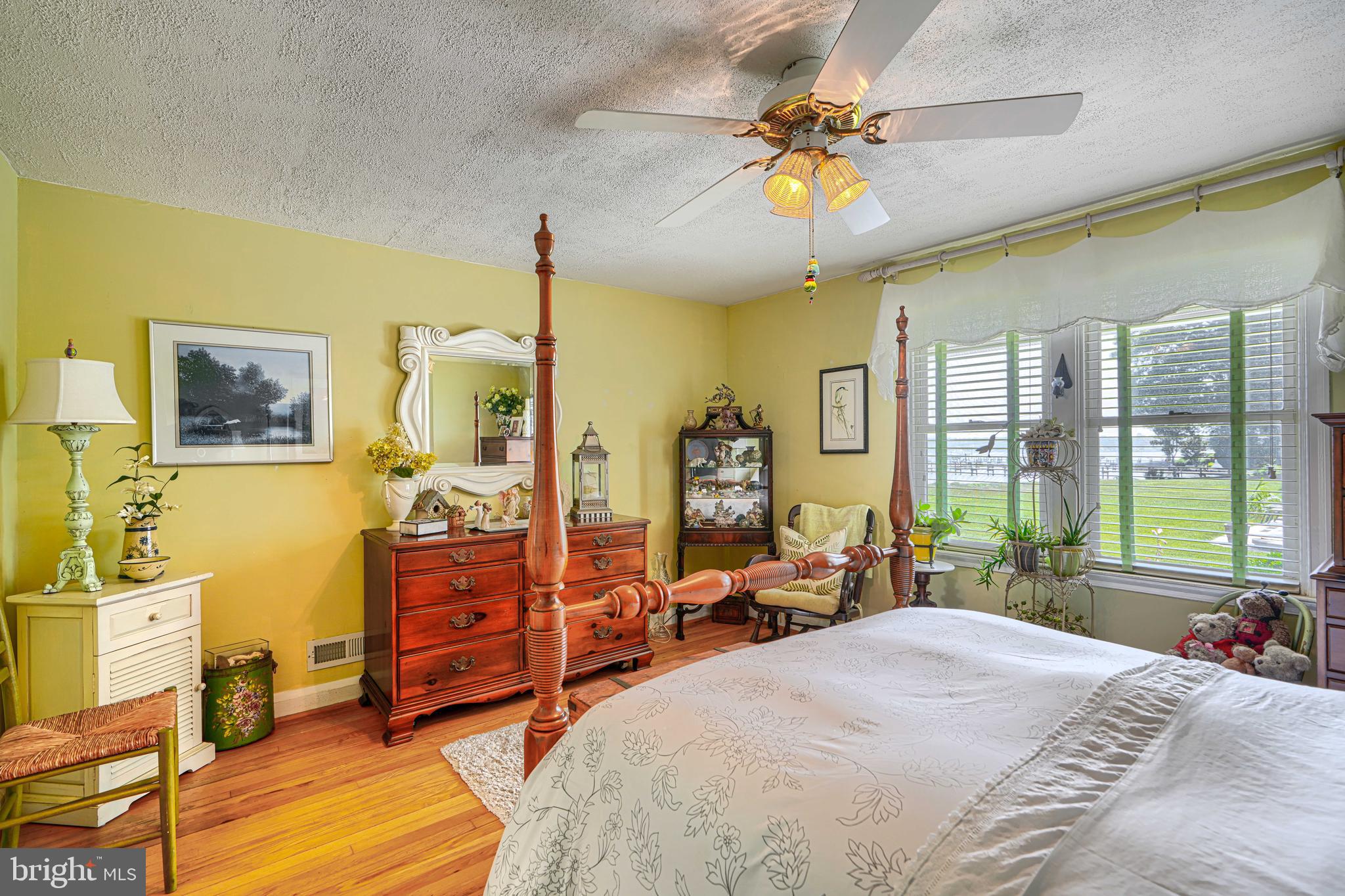 MIDDLE RIVER - Residential