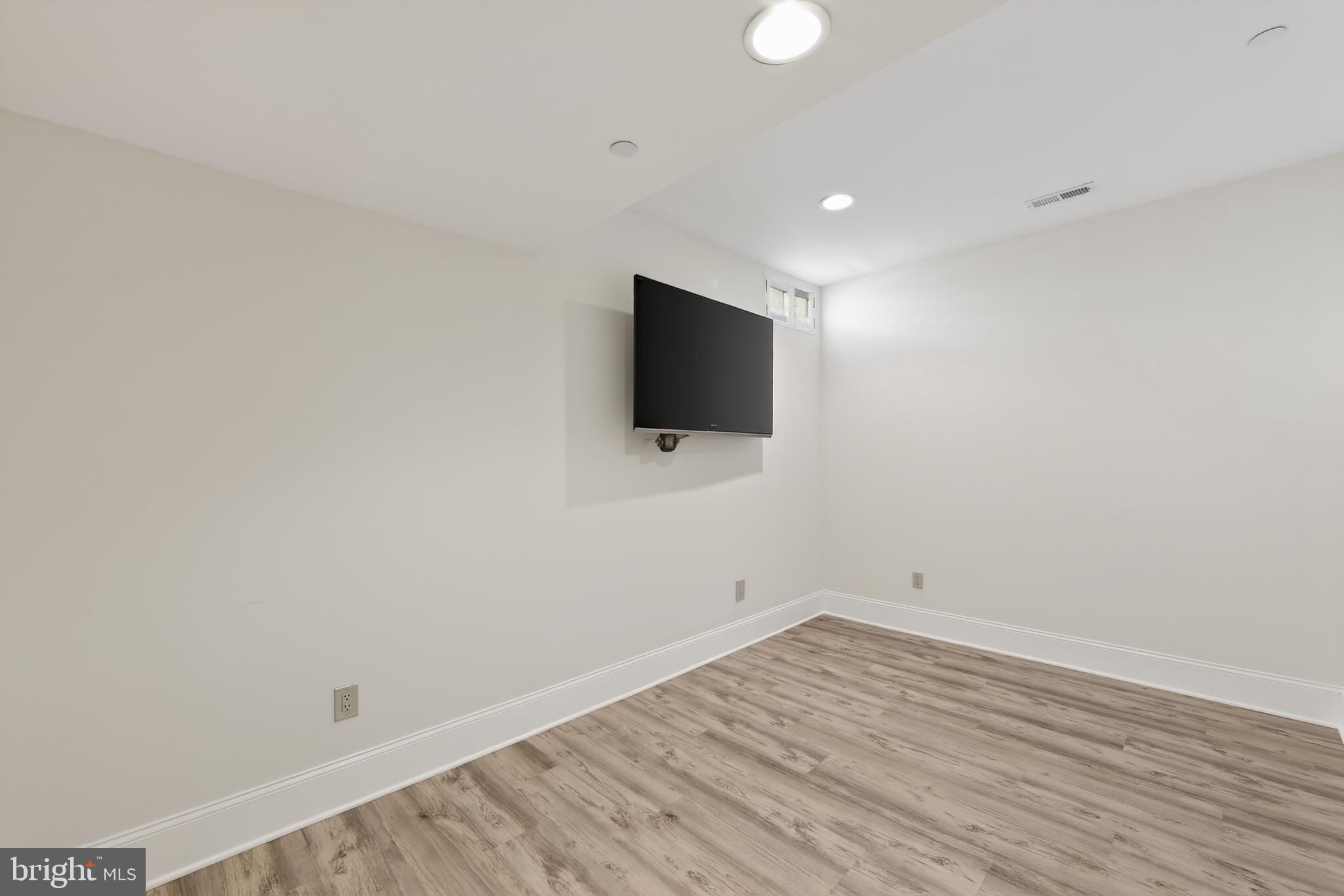 KENMORE WOODS - Residential