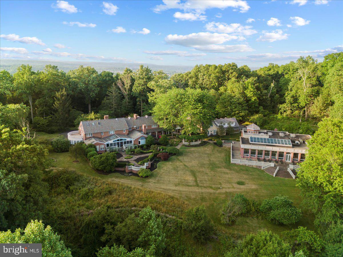 SOLEBURY MOUNT EST - Residential