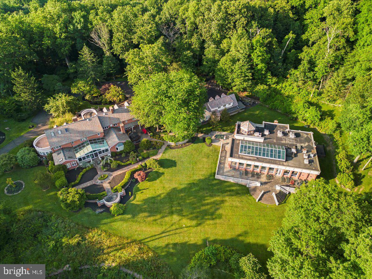 SOLEBURY MOUNT EST - Residential
