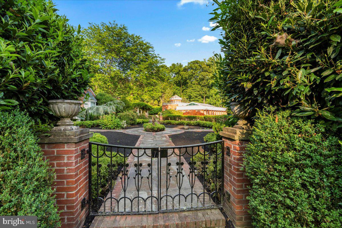 SOLEBURY MOUNT EST - Residential
