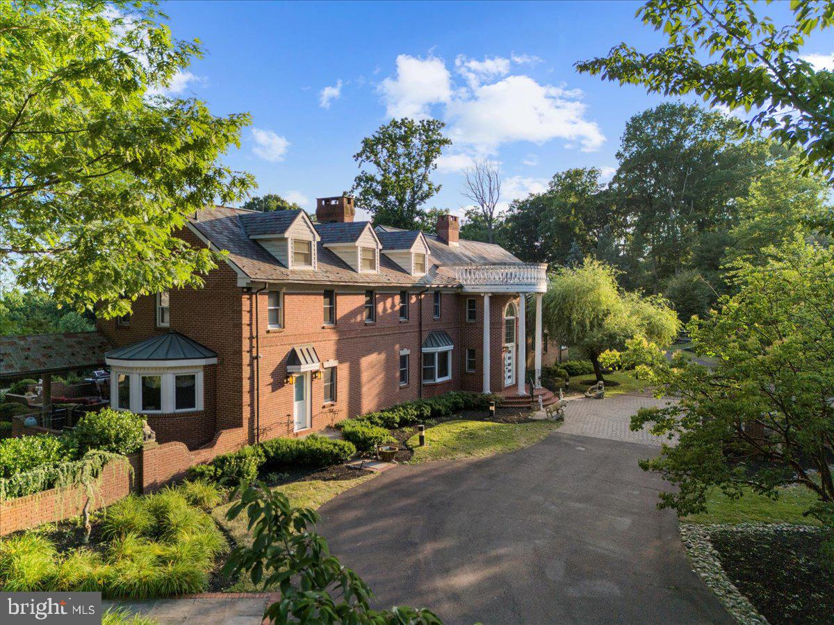 SOLEBURY MOUNT EST - Residential