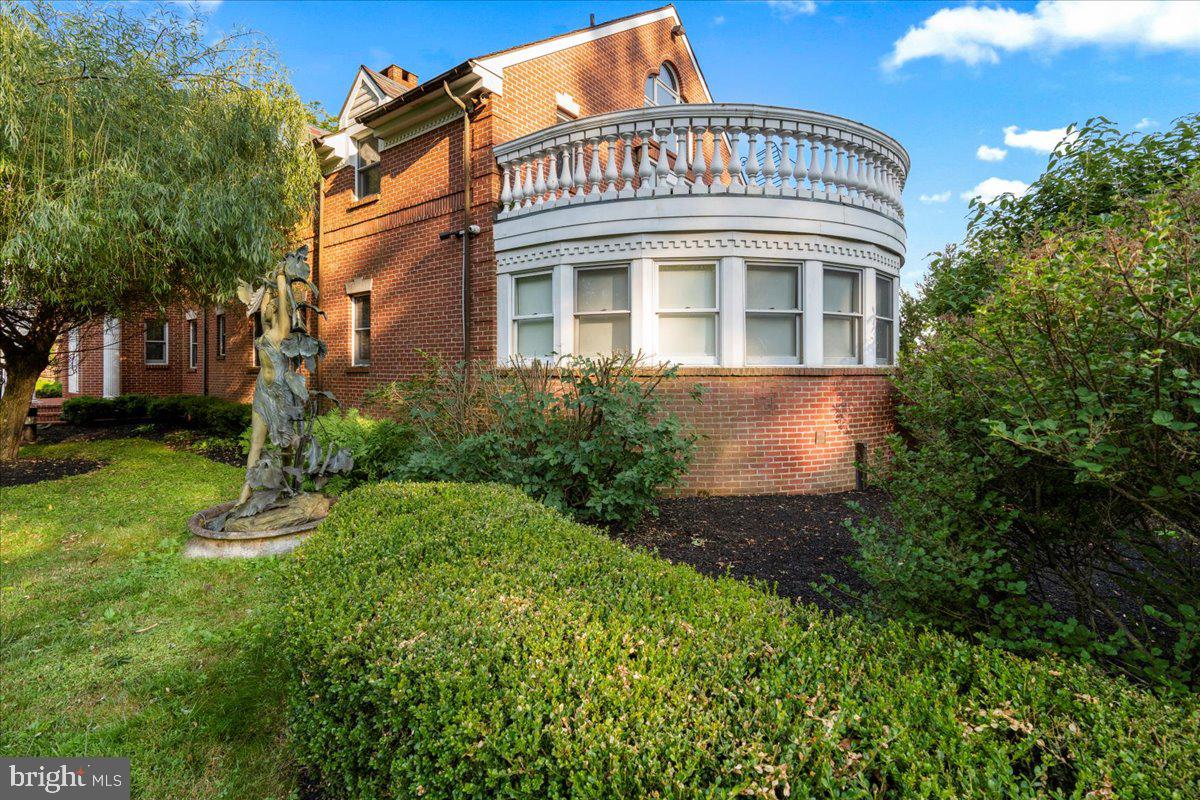 SOLEBURY MOUNT EST - Residential