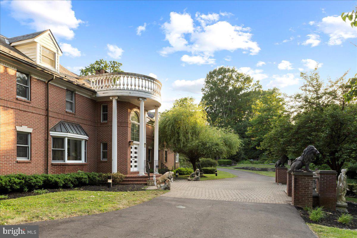 SOLEBURY MOUNT EST - Residential