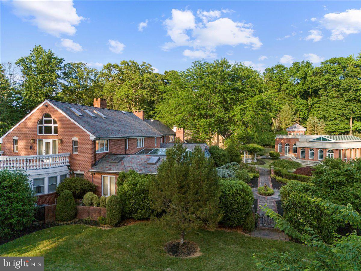 SOLEBURY MOUNT EST - Residential