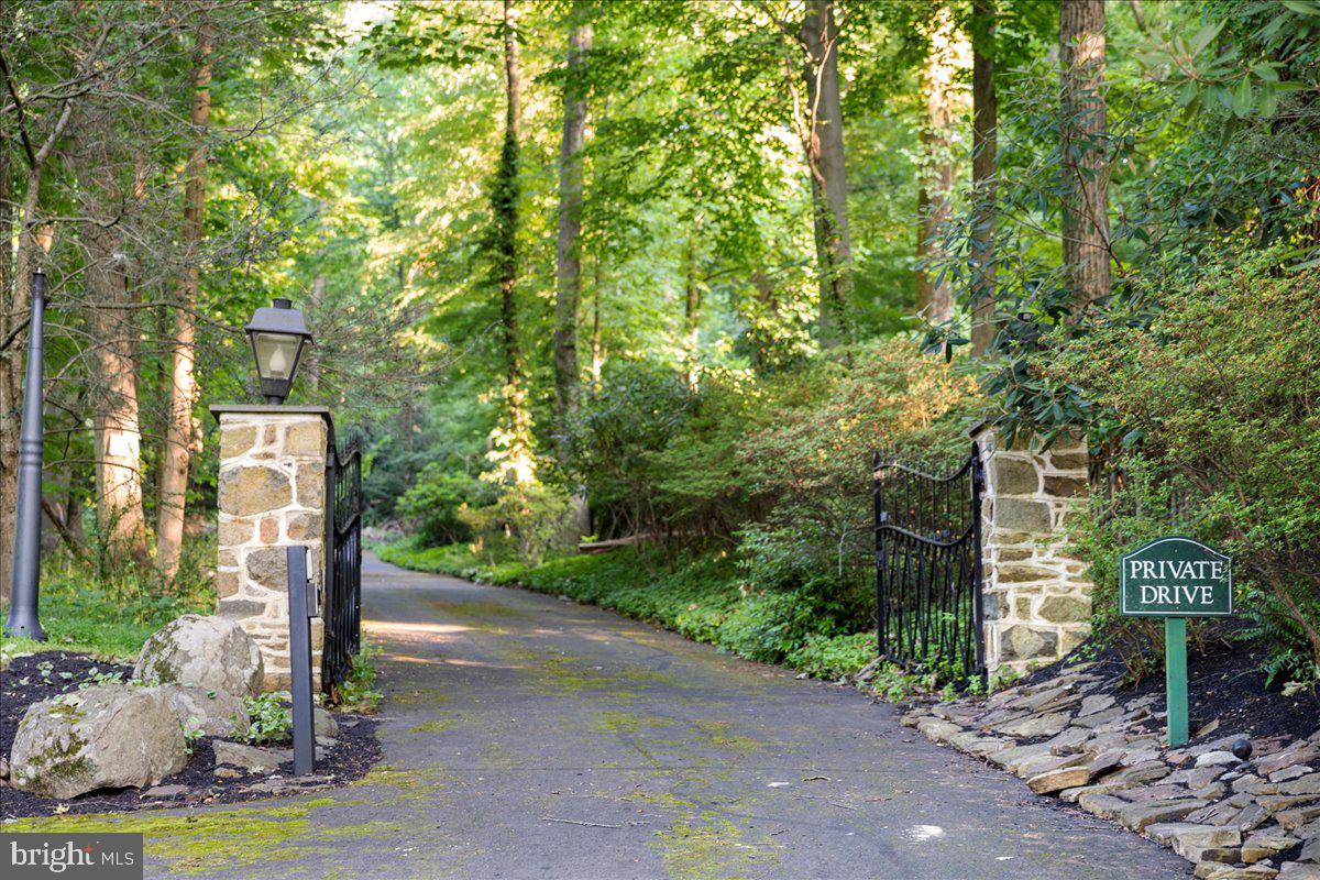 SOLEBURY MOUNT EST - Residential