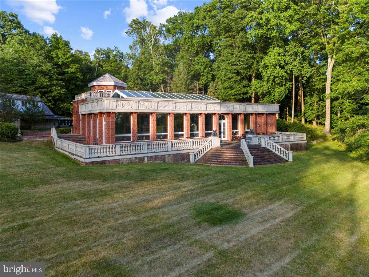 SOLEBURY MOUNT EST - Residential