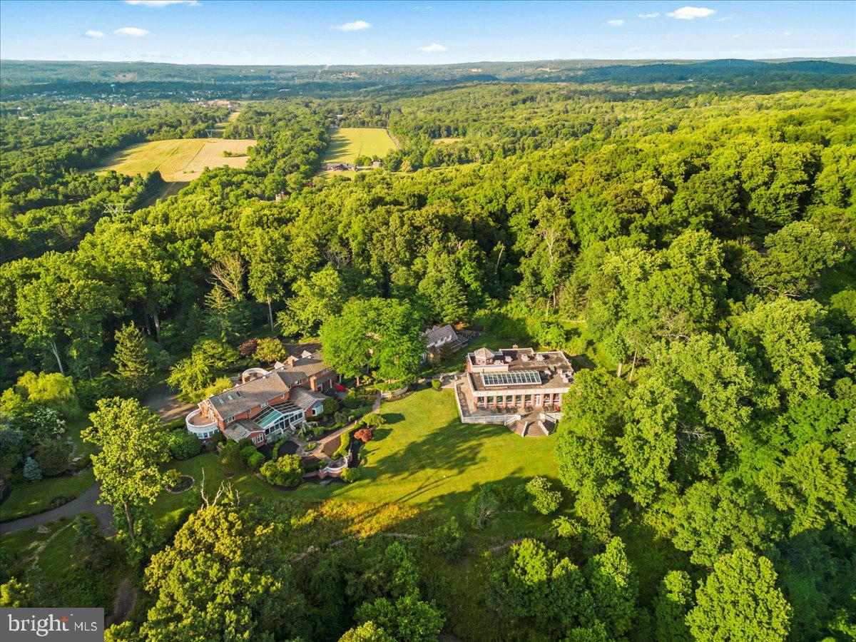 SOLEBURY MOUNT EST - Residential
