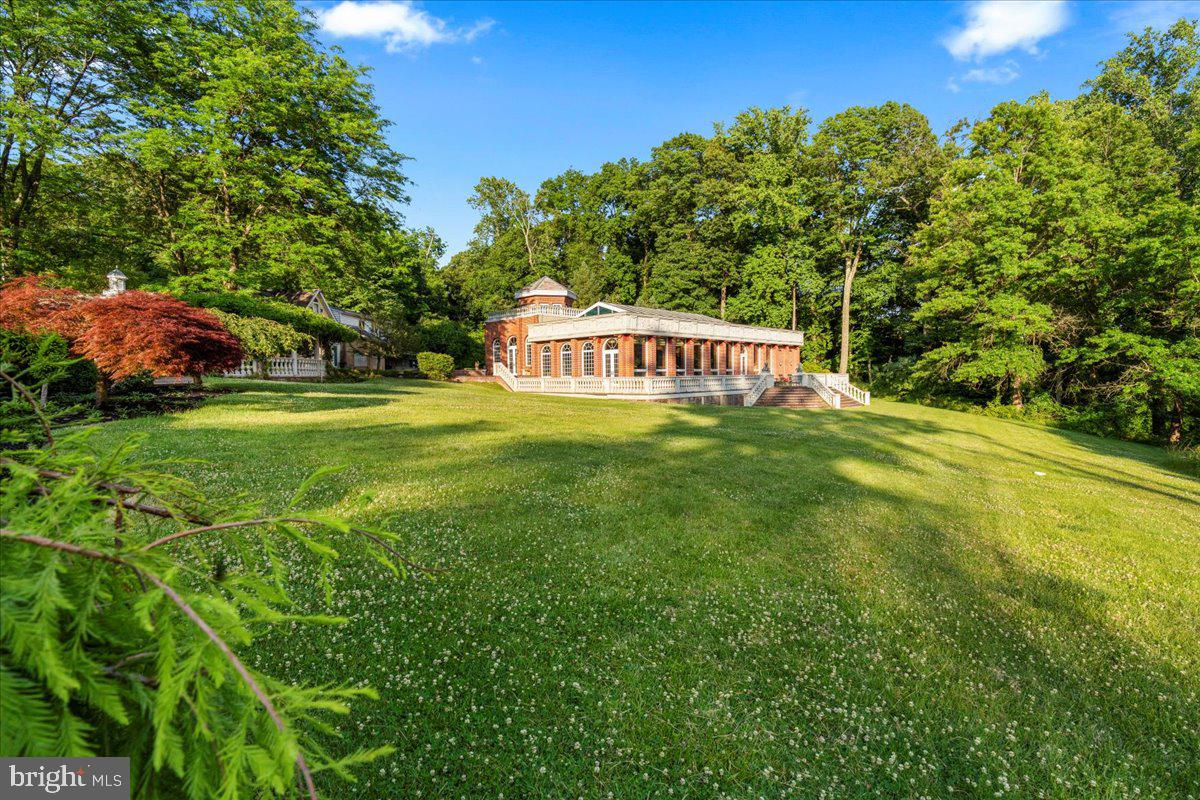 SOLEBURY MOUNT EST - Residential