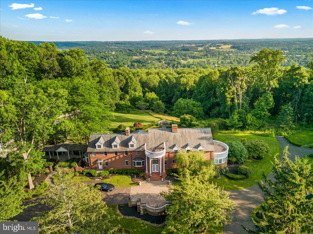 SOLEBURY MOUNT EST - Residential
