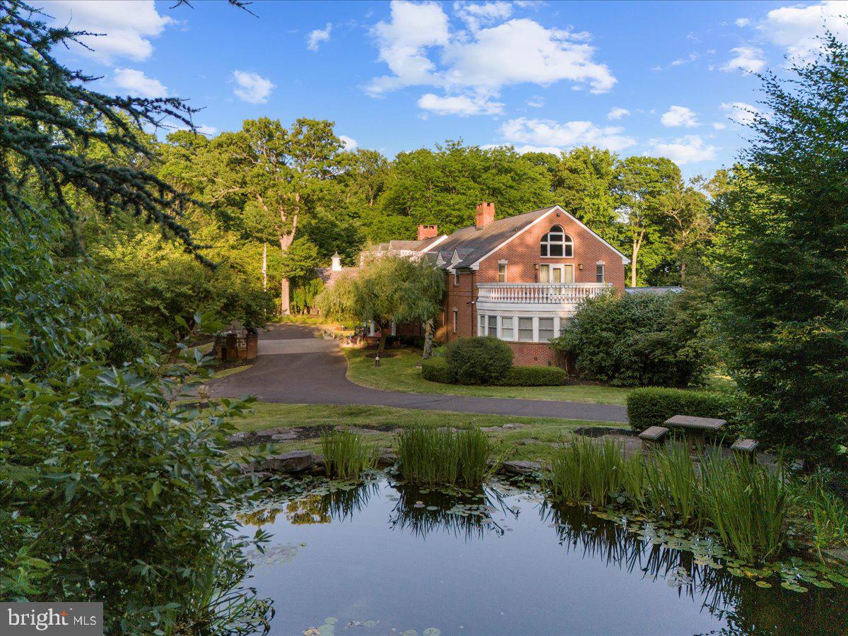 SOLEBURY MOUNT EST - Residential