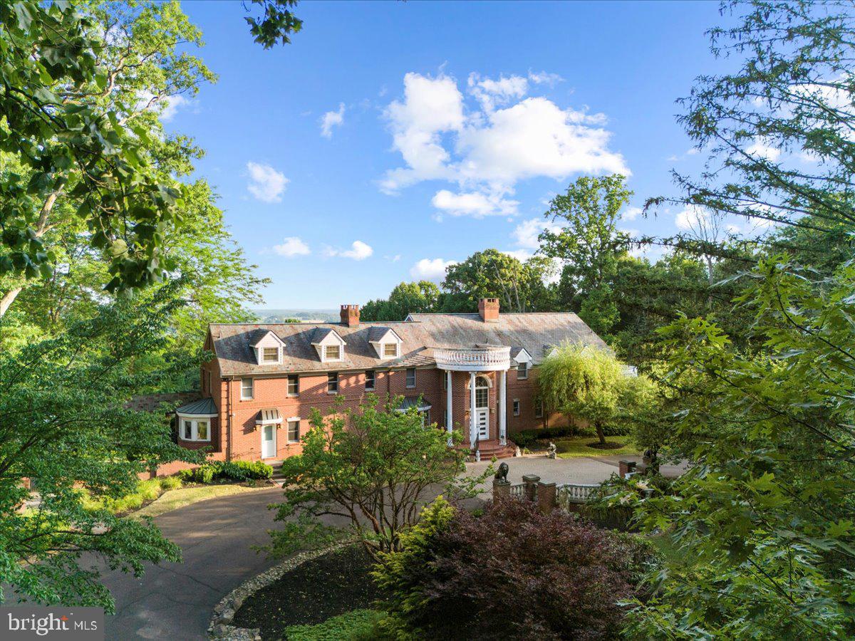 SOLEBURY MOUNT EST - Residential
