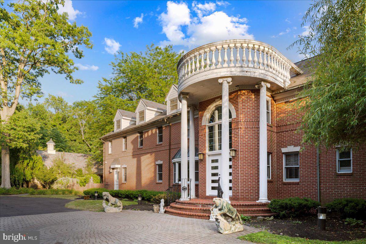 SOLEBURY MOUNT EST - Residential