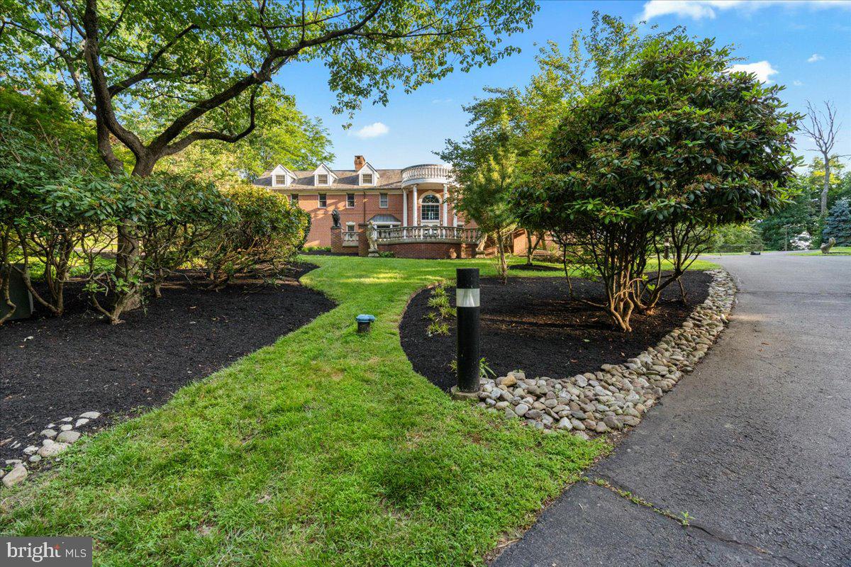 SOLEBURY MOUNT EST - Residential