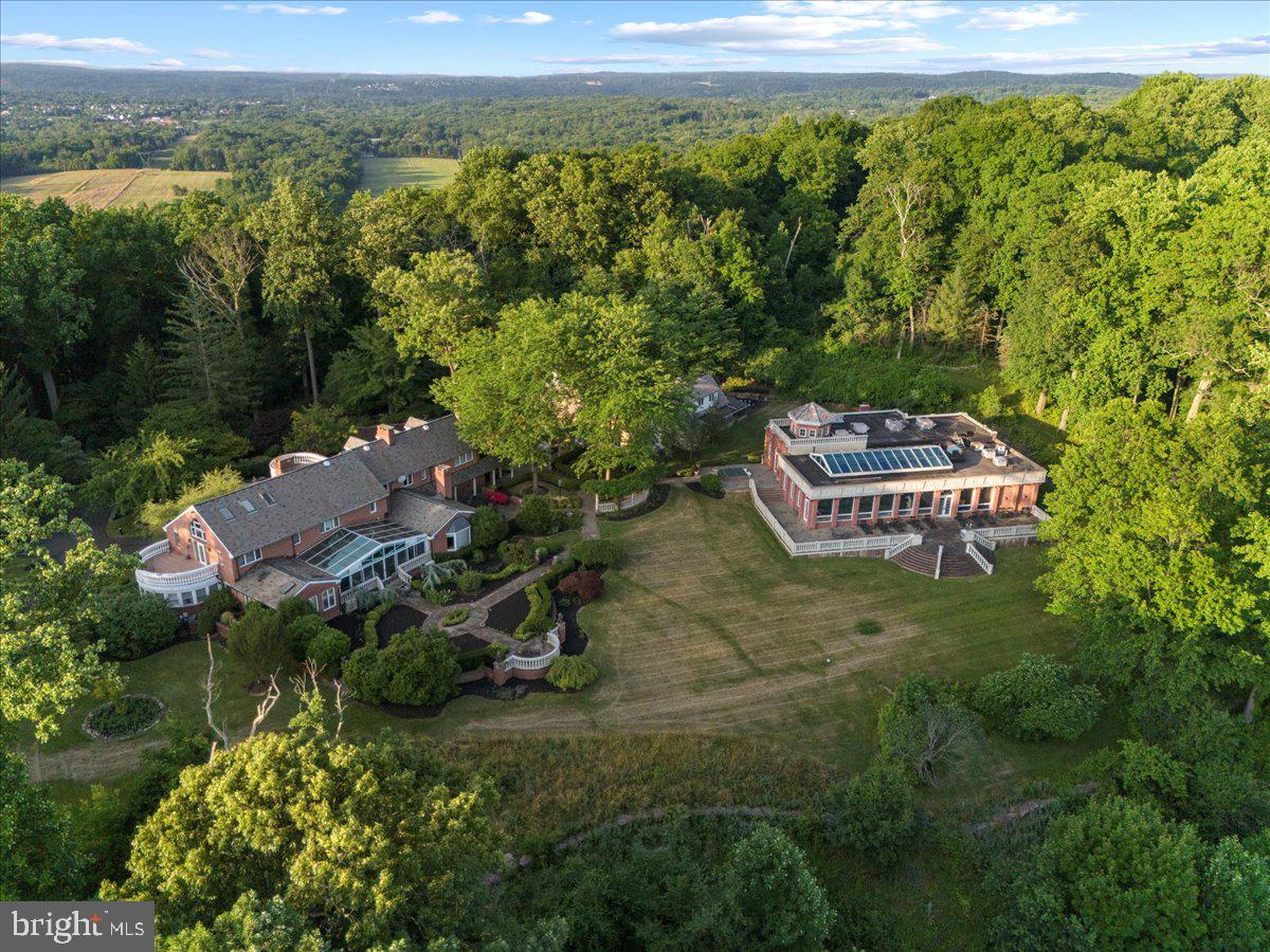 SOLEBURY MOUNT EST - Residential