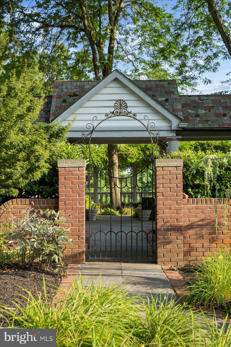 SOLEBURY MOUNT EST - Residential
