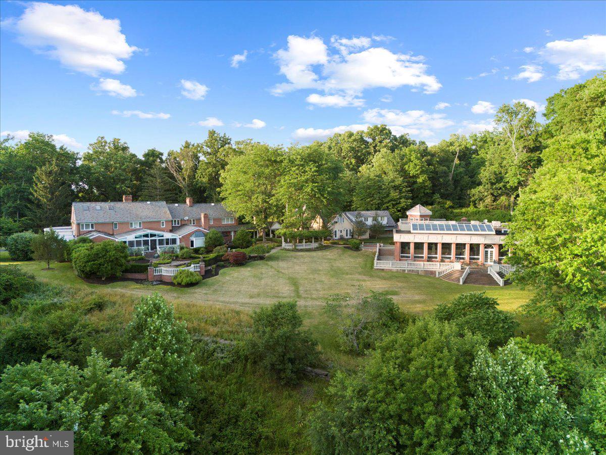 SOLEBURY MOUNT EST - Residential