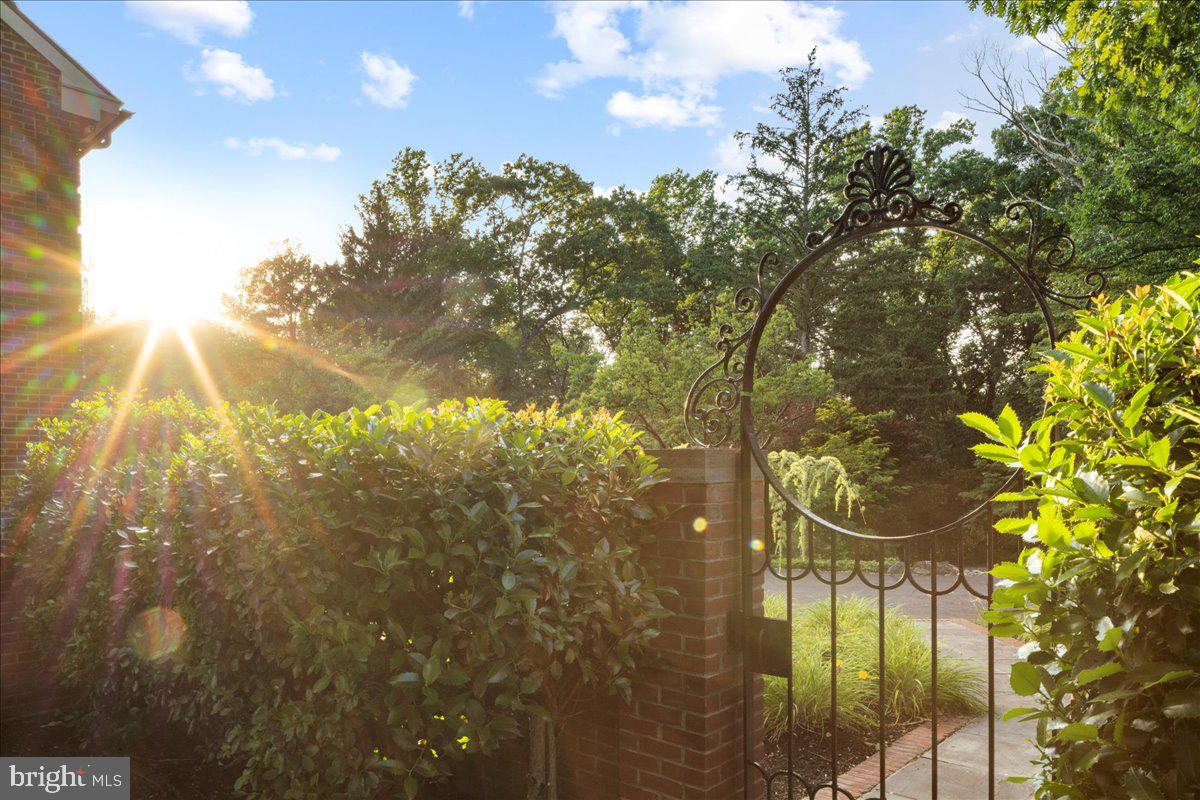 SOLEBURY MOUNT EST - Residential