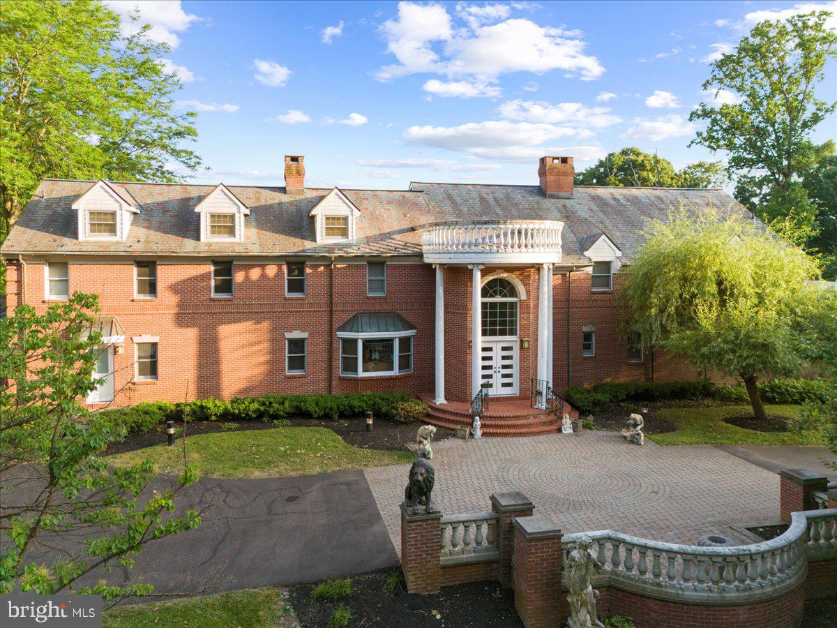 SOLEBURY MOUNT EST - Residential