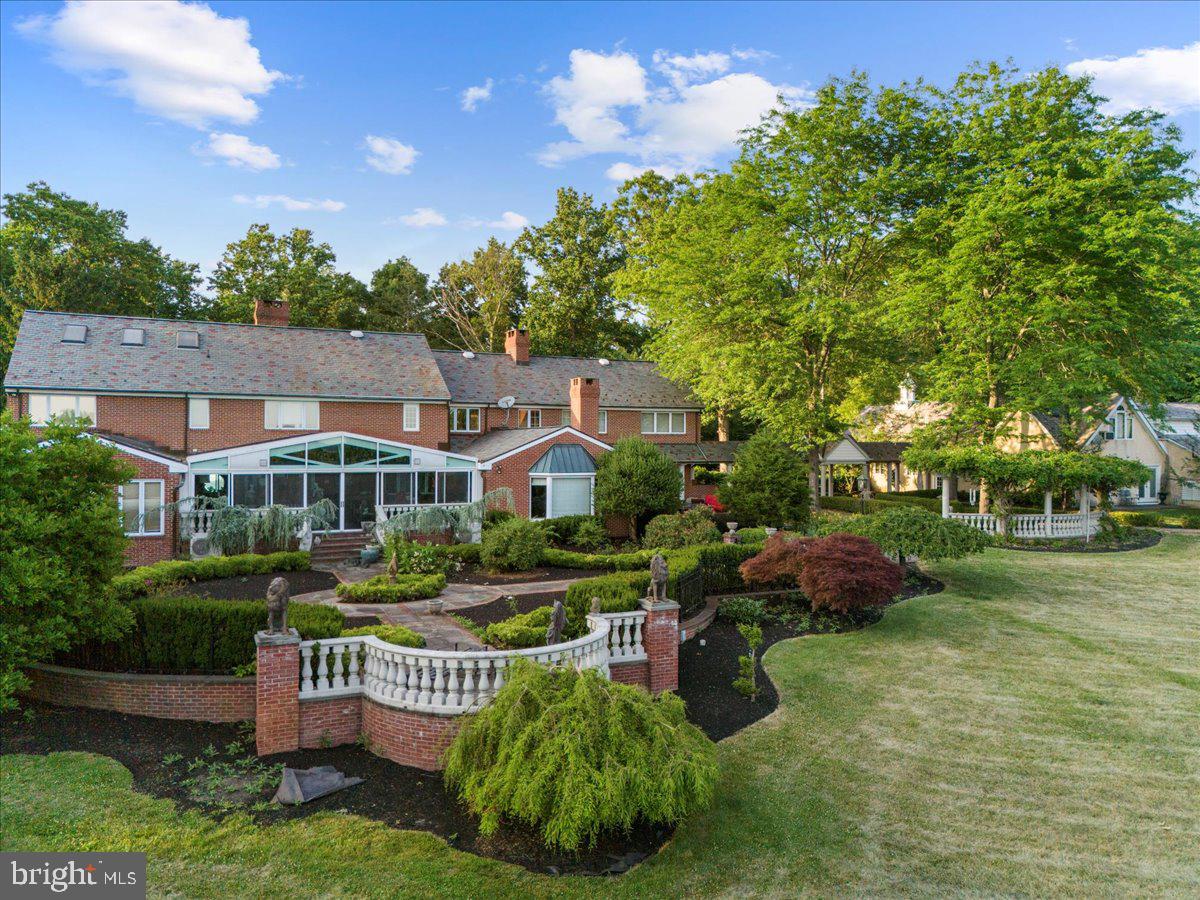 SOLEBURY MOUNT EST - Residential