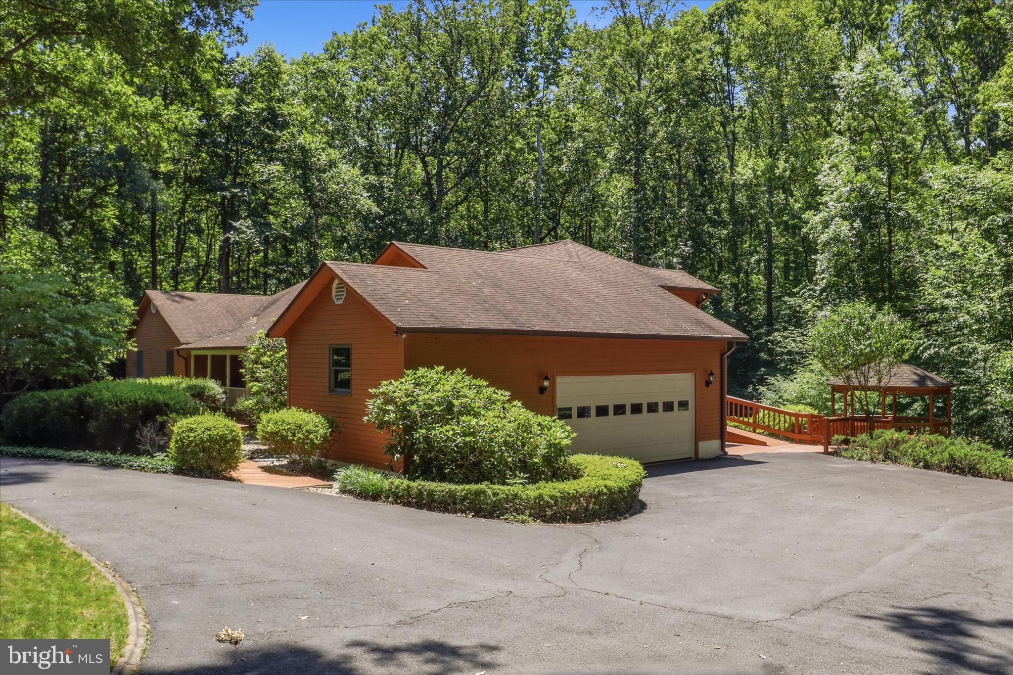 FOREST HILLS - Residential