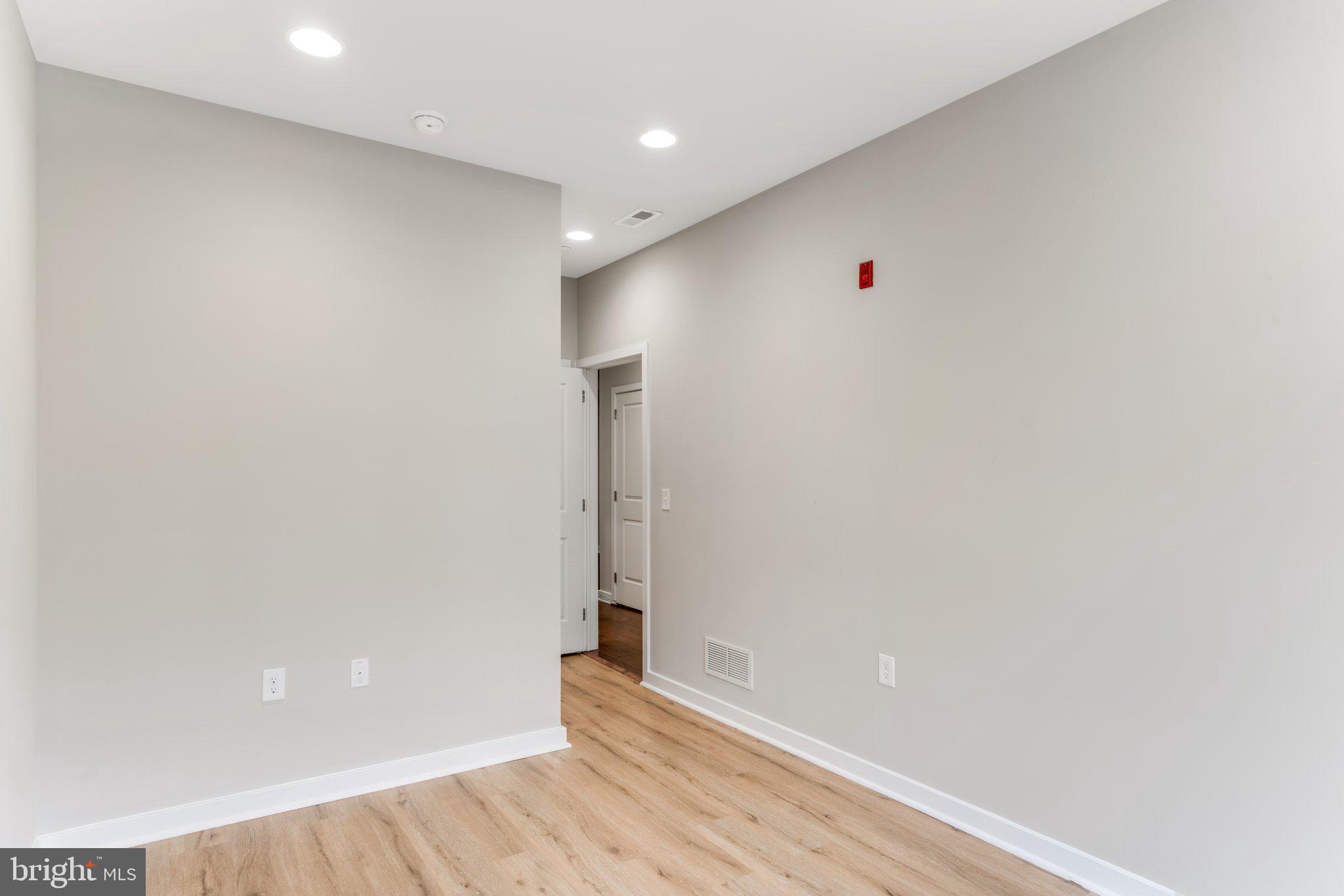 OLDE KENSINGTON - Residential Lease