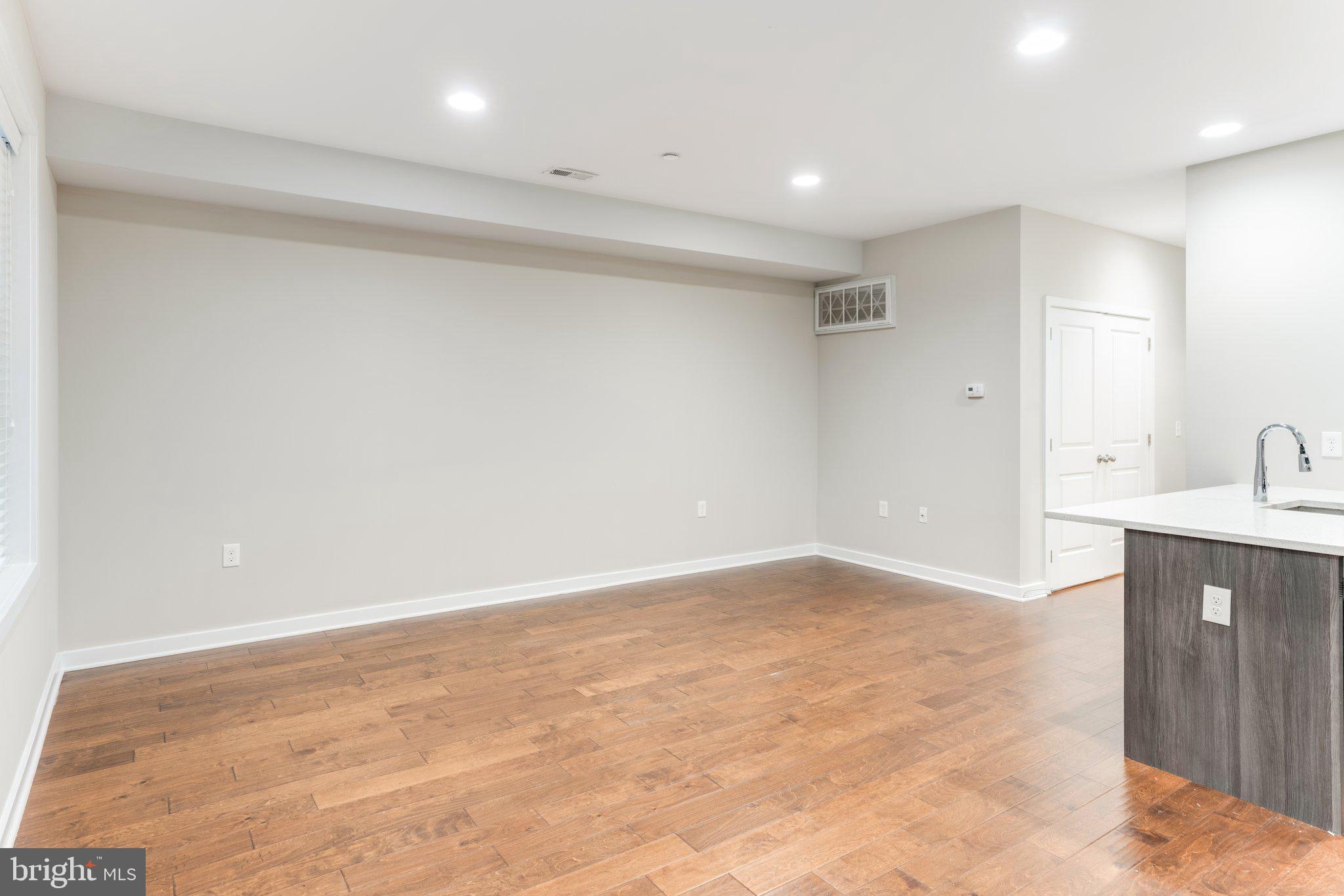 OLDE KENSINGTON - Residential Lease