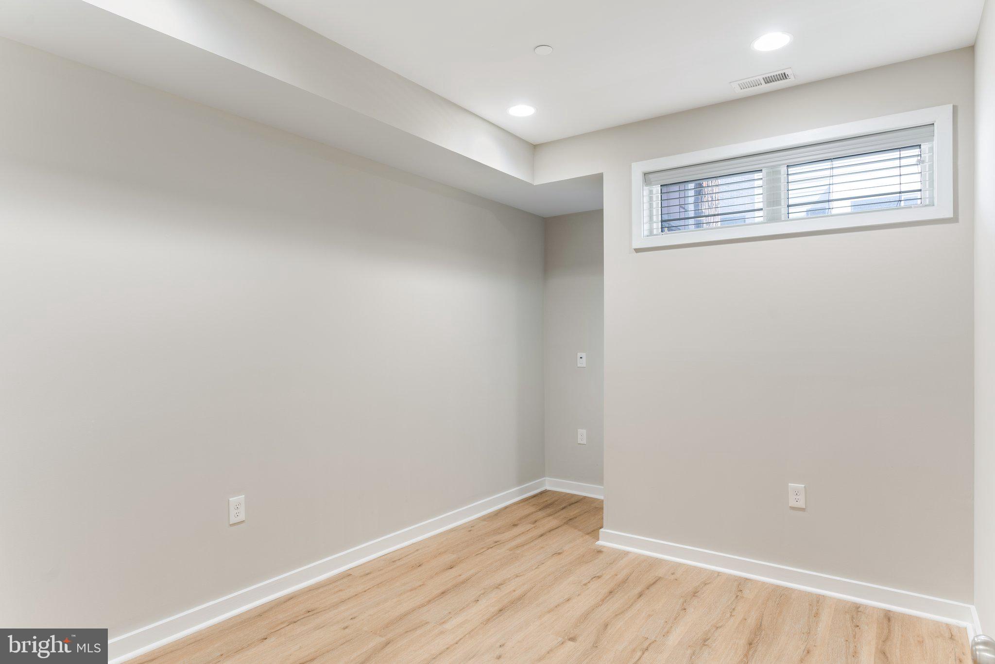 OLDE KENSINGTON - Residential Lease