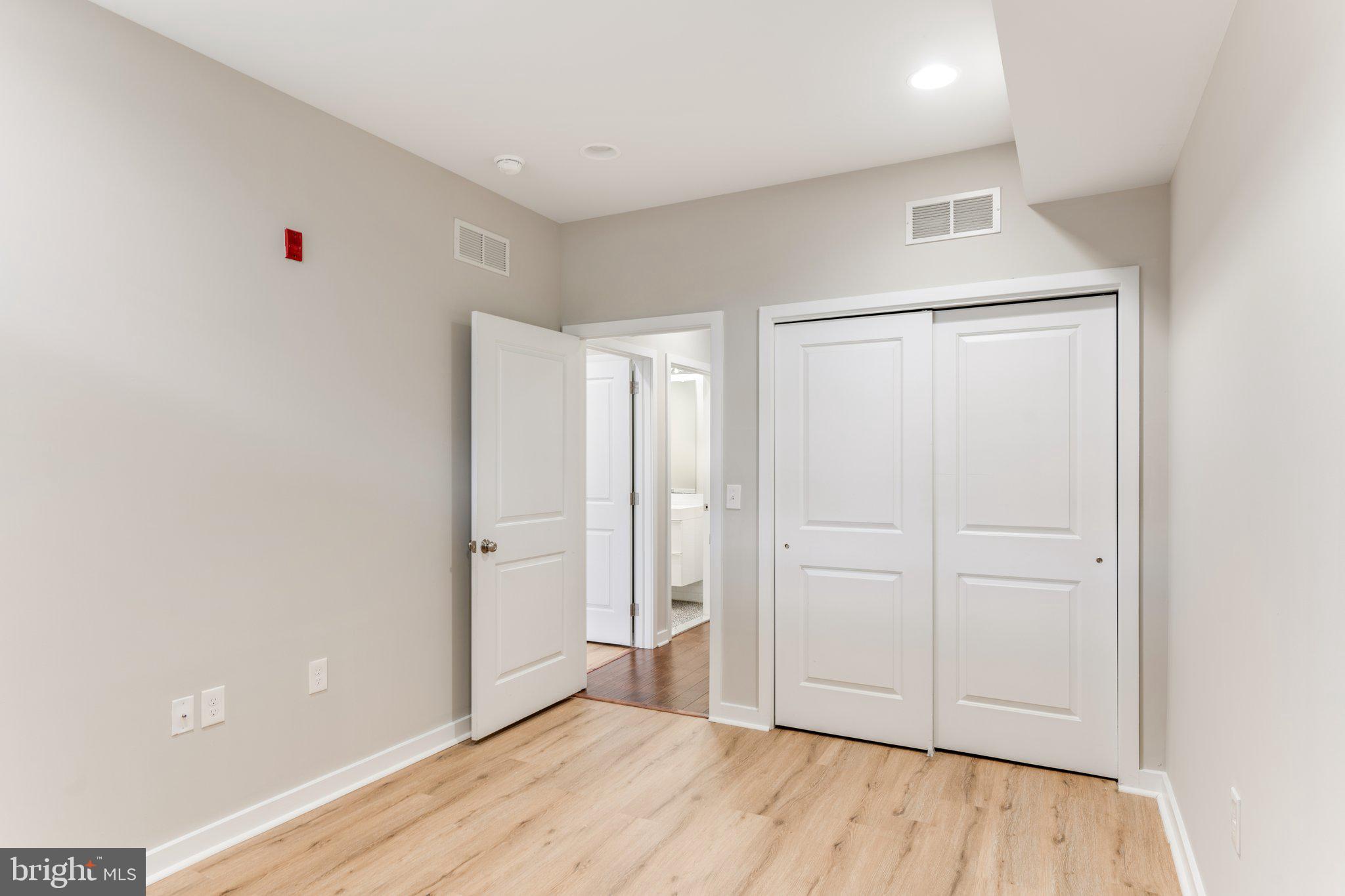 OLDE KENSINGTON - Residential Lease