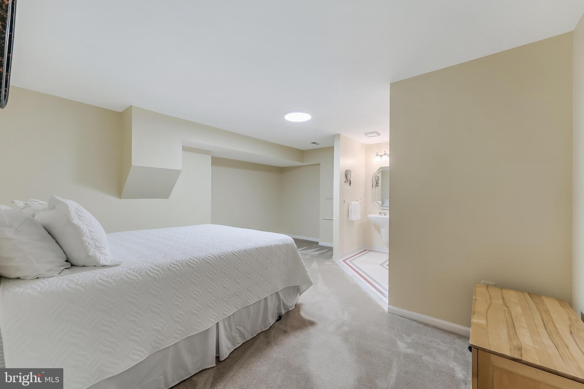 CHANTILLY HIGHLANDS - Residential