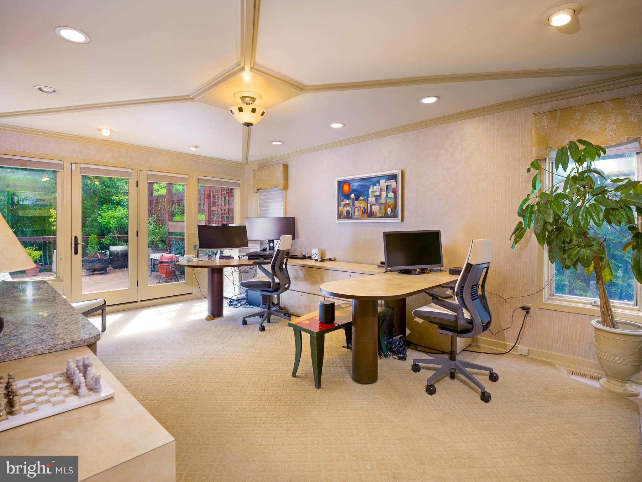 INDIAN CREEK - Residential