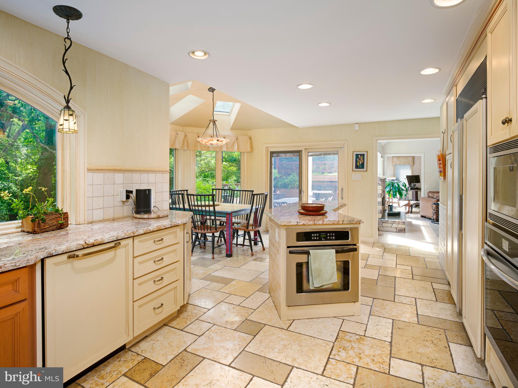 INDIAN CREEK - Residential