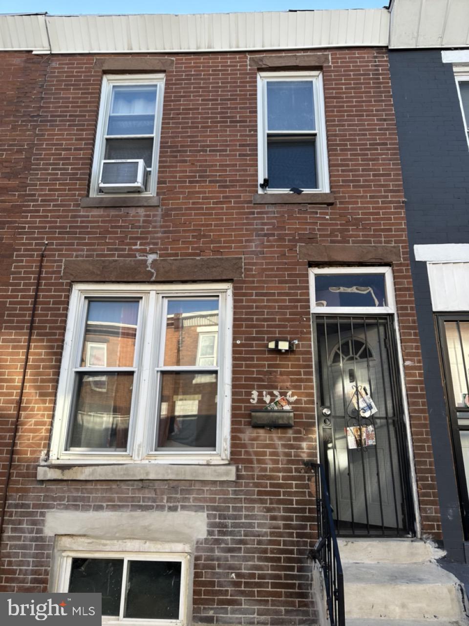 3426 Hartville street, Philadelphia ,PA 19134- Charming 2 bedroom, 1 bathroom row home in the heart of  Upper Kensington. This cozy property offers a functional layout, perfect for first time home buyers or investors. Enjoy easy access to local shops, dining, I-95, and public transit and public transit. A great opportunity to own in a well- established philly neighborhood.