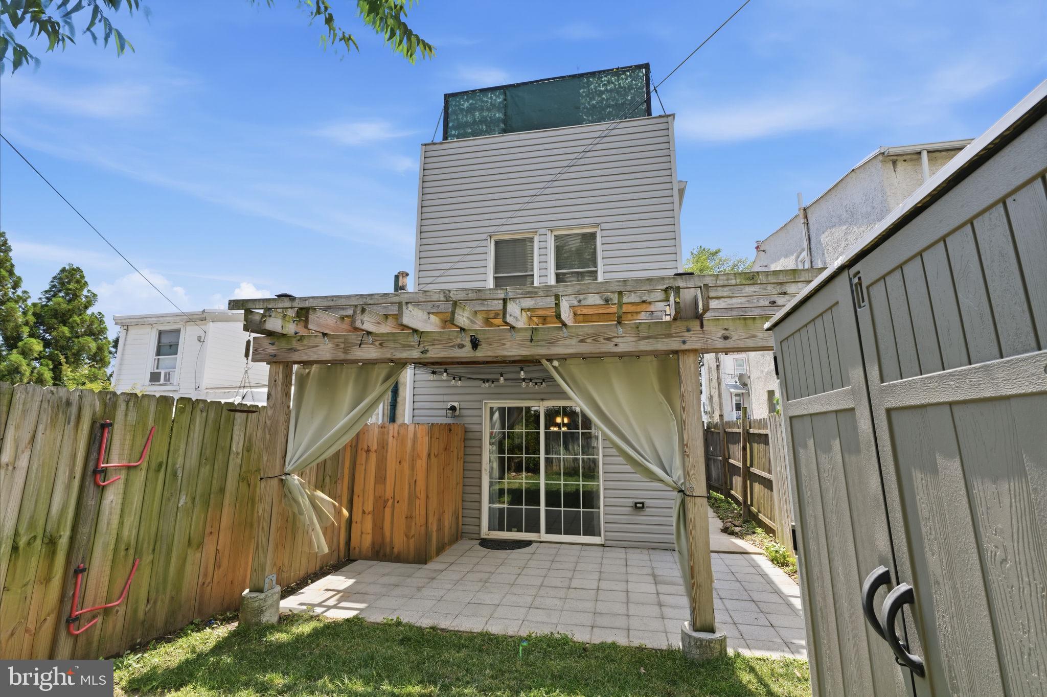 ROXBOROUGH - Residential