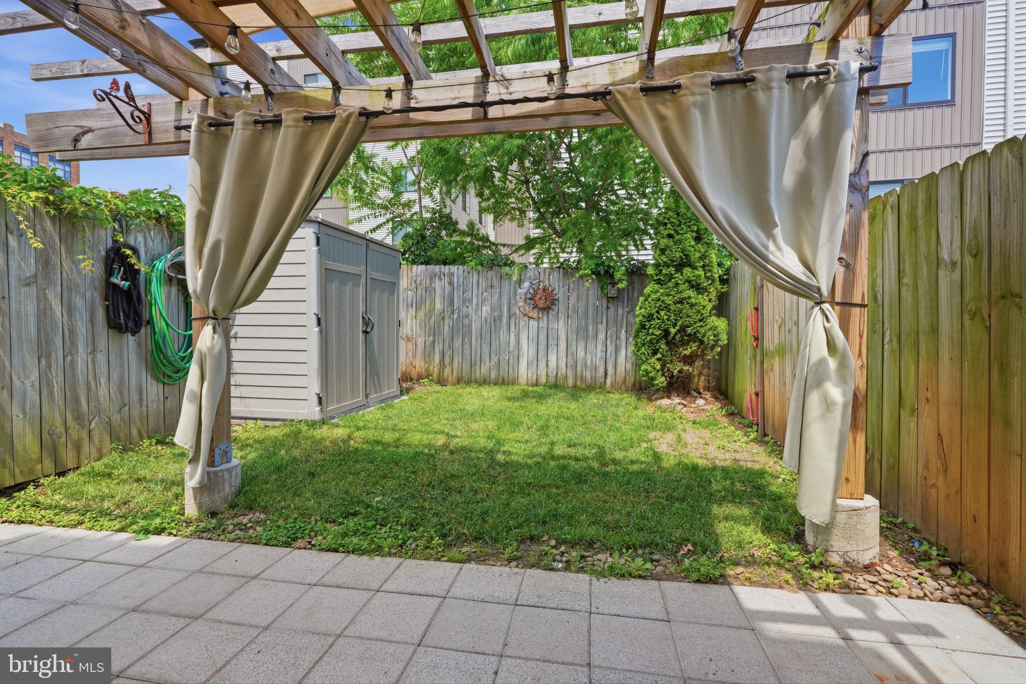 ROXBOROUGH - Residential